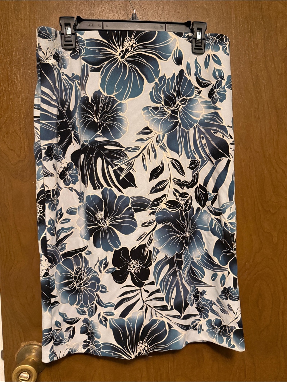 Beige by eci Blue & White Floral Pencil Skirt size L